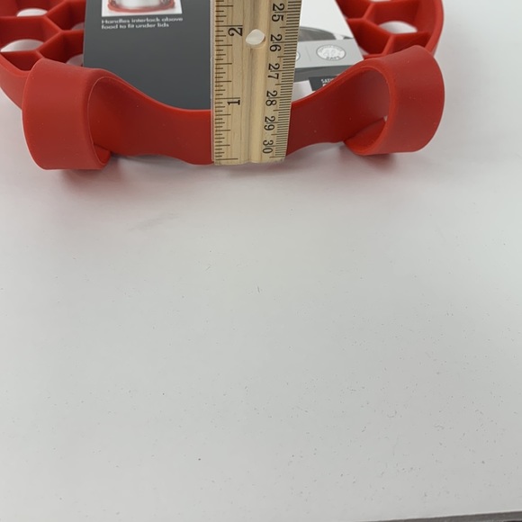 OXO Good Grip silicone pressure cooker sling with interlocking handles - Picture 7 of 8